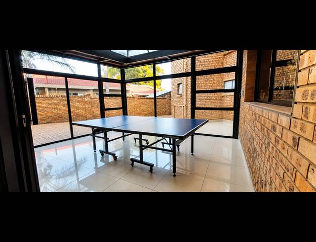 6 BEDROOM HOUSE FOR SALE IN SUNWARD PARK